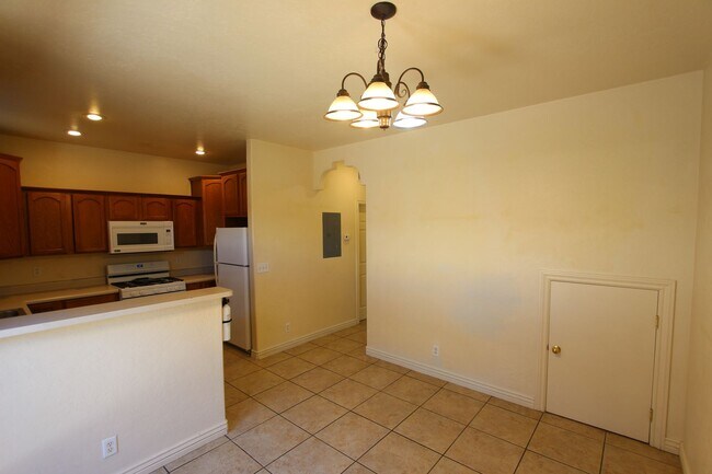 Building Photo - 1478 E Ivy Ln