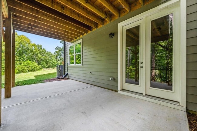 Building Photo - 421 Retreat Ln