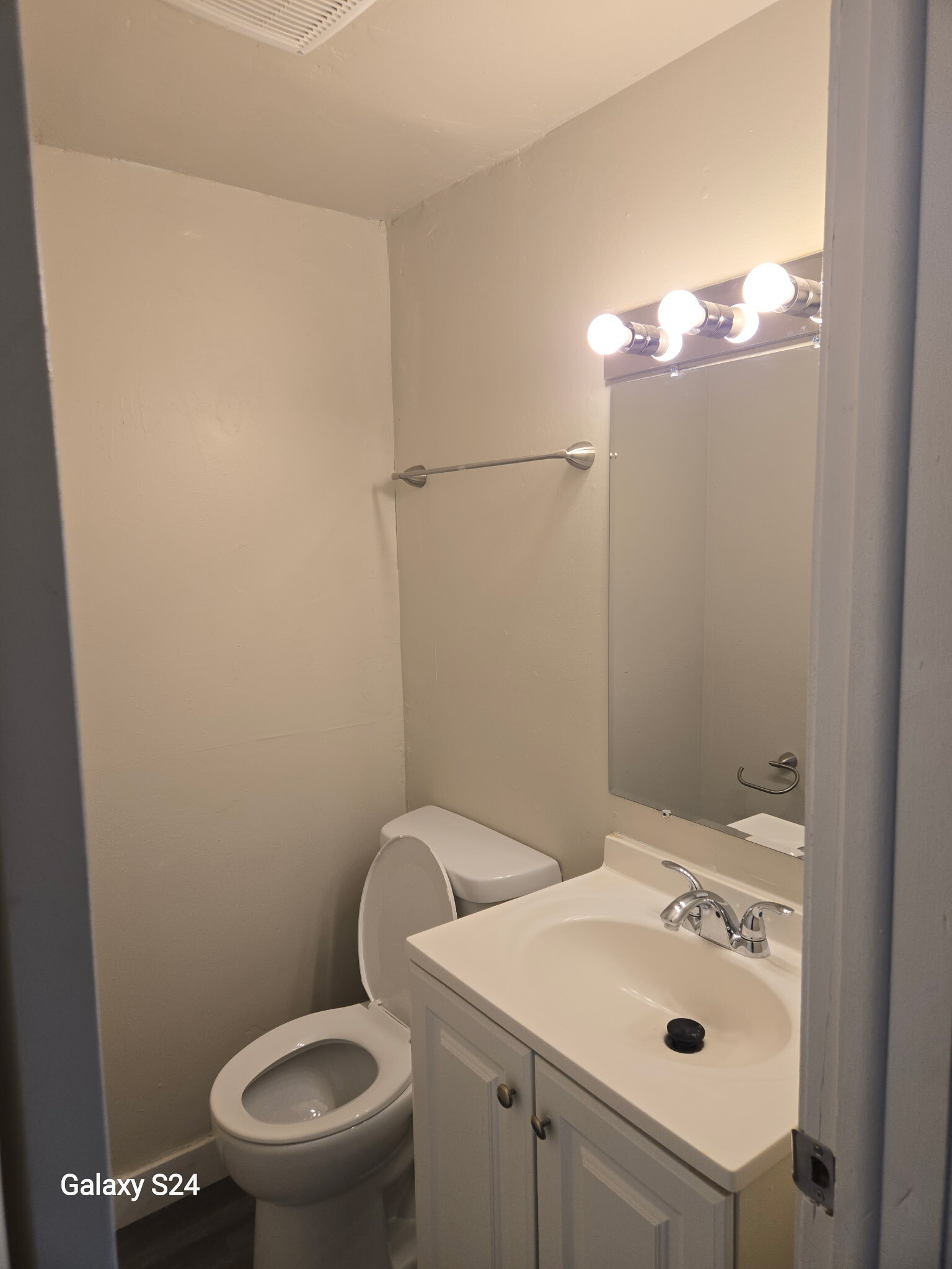Bathroom - 7243 S Aberdeen St