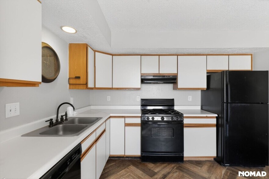 Building Photo - 1328 Rebecca Rd NE