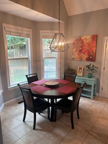 Building Photo - Room in House on Ridgemoor Dr