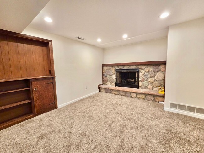 Building Photo - Beautiful Home in Millcreek, UT!