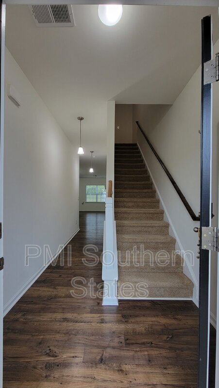 Building Photo - 31 Moorlyn Ln