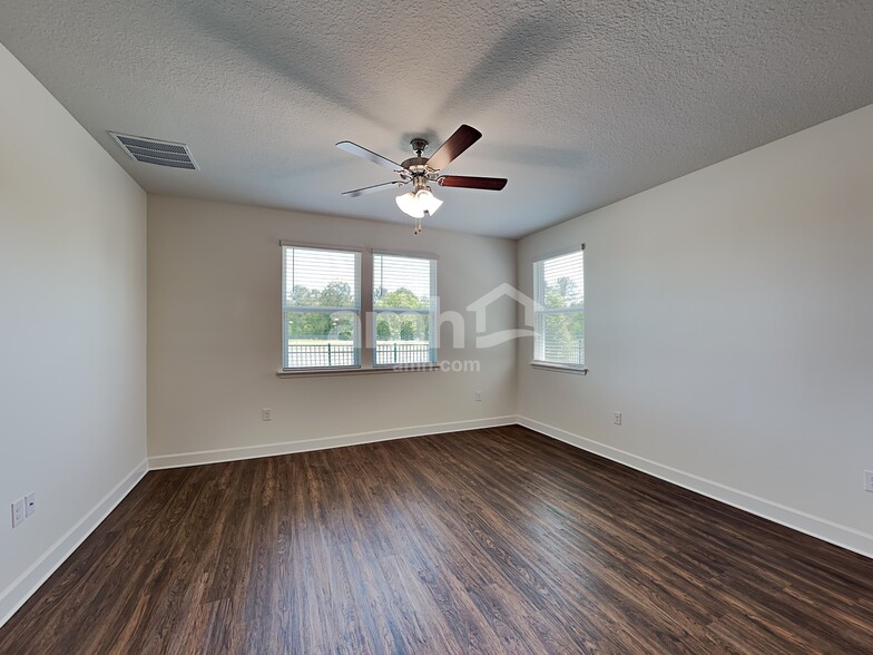 Building Photo - 5915 Hampton Creek Rd