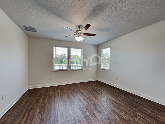 Building Photo - 5915 Hampton Creek Rd