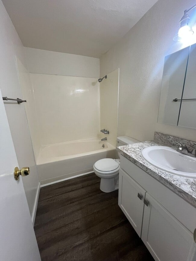 Building Photo - One Bedroom, One Bathroom Downstairs Apart...