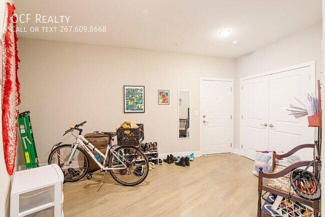 Building Photo - Graduate Hospital Three Bed Apartment