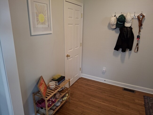 Building Photo - 49 Hersom St