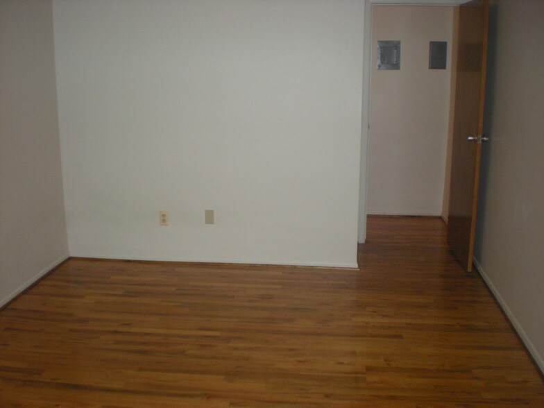 Building Photo - 9081 Wayne Rd