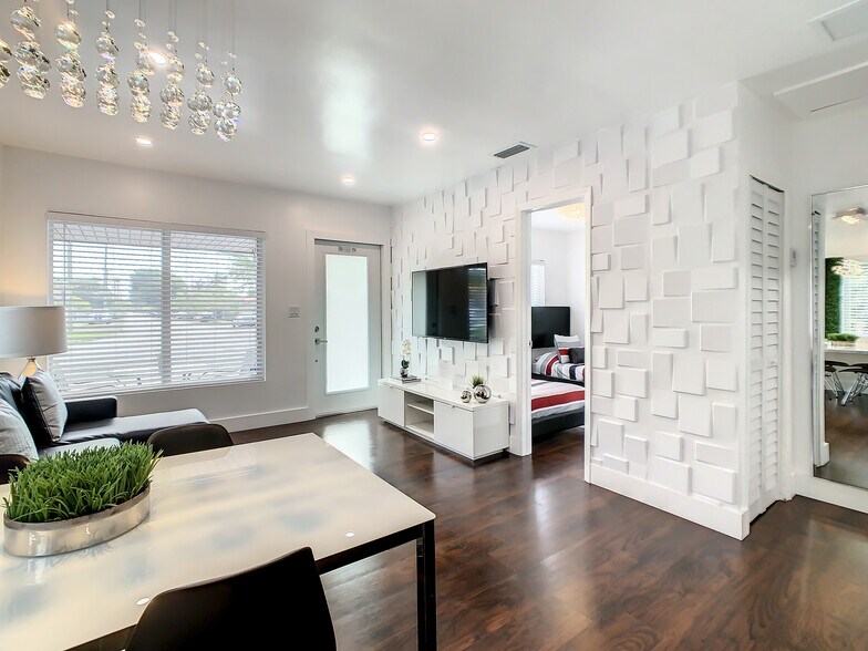 Building Photo - 2714 SW 36th Ave