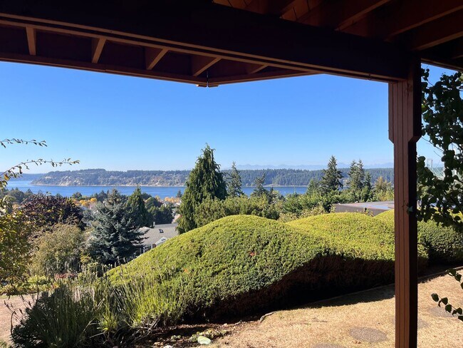 Building Photo - Spacious North Tacoma waterfront Unit with Million dollar Puget Sound Views