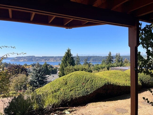 Building Photo - Spacious North Tacoma waterfront Unit with...