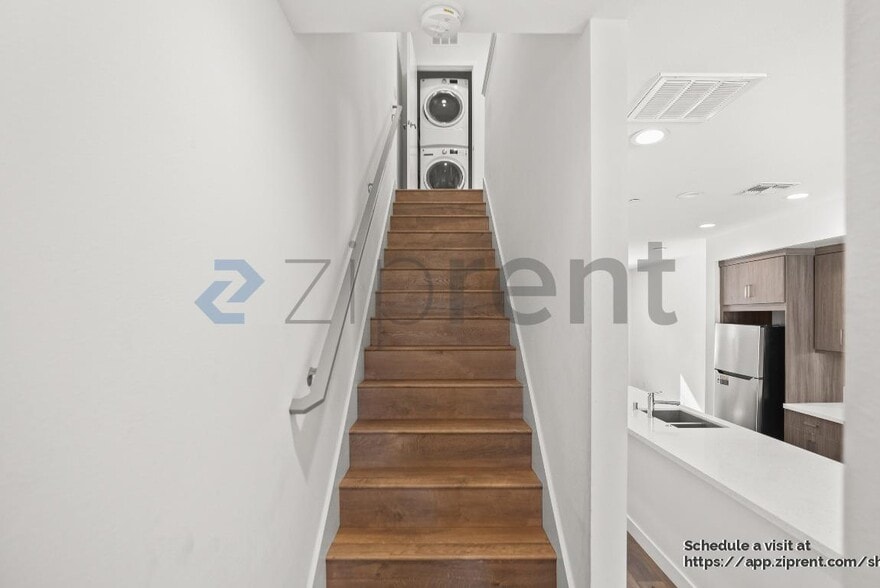 Building Photo - 985 24th St