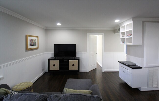 Building Photo - 4719 Oakshire Dr