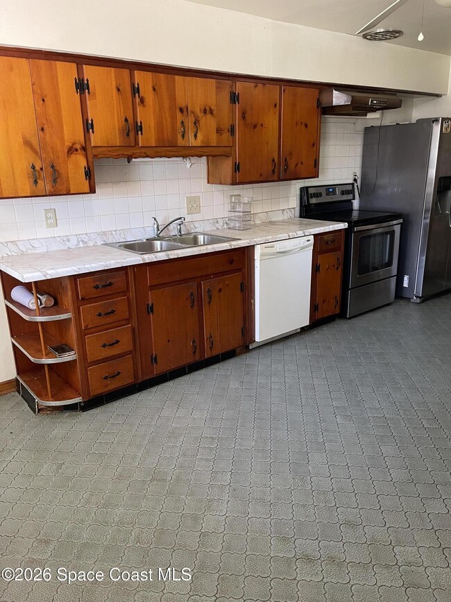 Building Photo - 1601 Virginia Dr