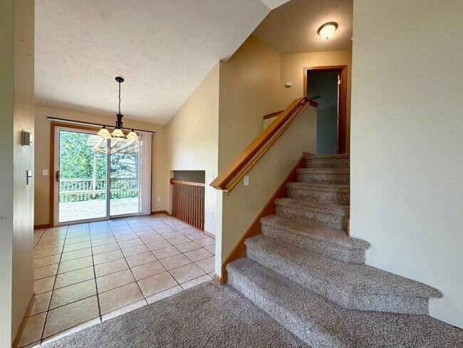 Building Photo - 5653 E Grove Dr SE