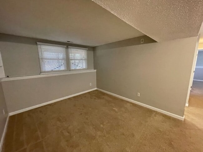 Building Photo - 101 Indigo Dr