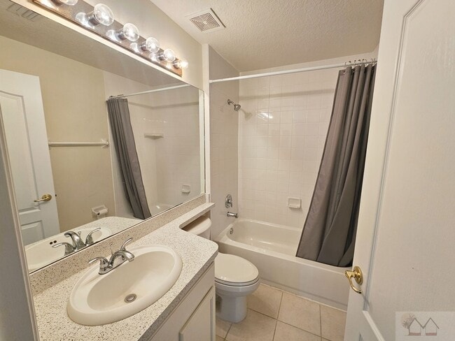 Building Photo - Somerset Beauty