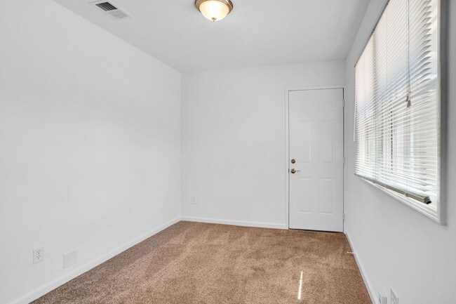 Building Photo - Stunning Northridge 4+2 Single Family House