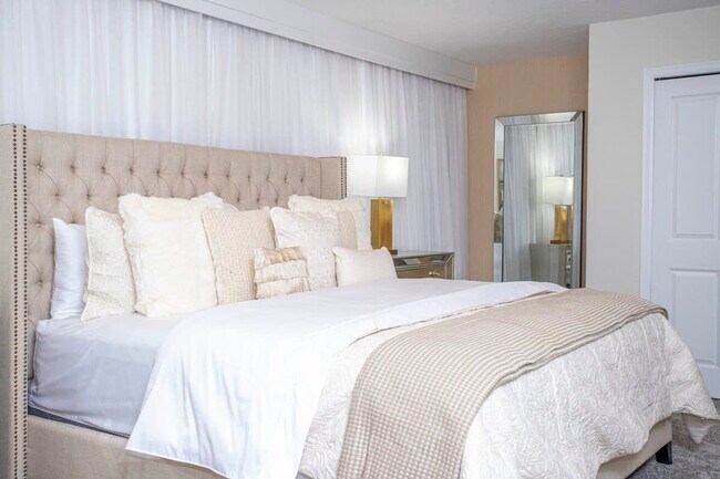 Building Photo - 2713 Bookmark Dr