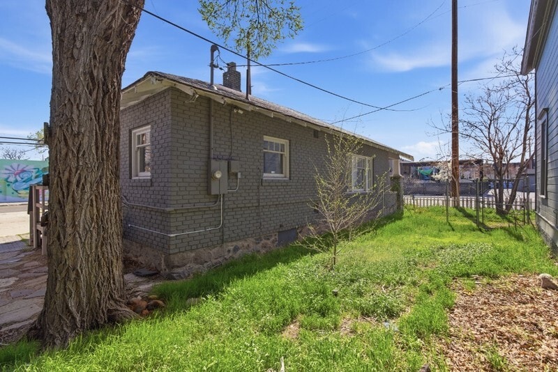 Building Photo - 423 Mill St