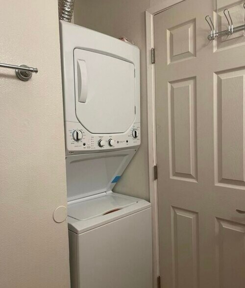 Building Photo - 2804 W 30th Ave