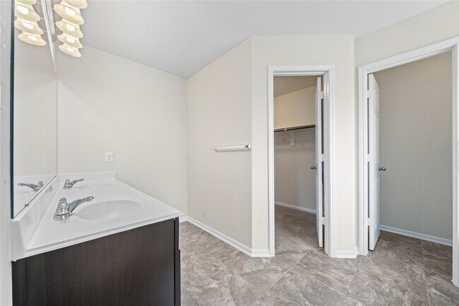 Building Photo - 17907 Acorn Fld Trl