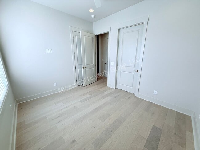 Building Photo - 3BR/3BA For Rent