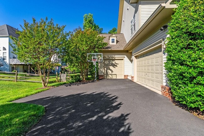 Building Photo - 4039 Cray Dr