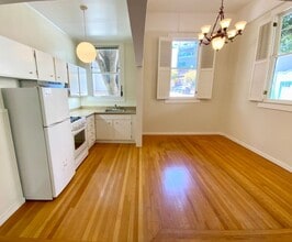Building Photo - 1BR W/ Large Private Basement Space! HARDWOOD! LAUNDRY ON-SITE!