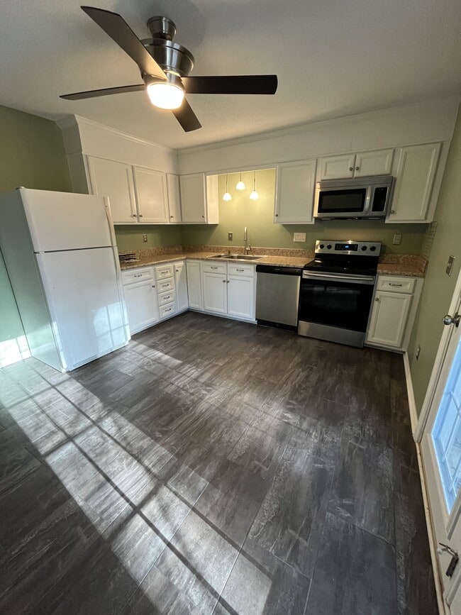 Building Photo - 12 Poppy Trail