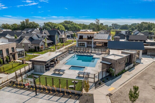 Building Photo - 116 S Carbon Rivet Ave