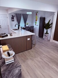 Building Photo - 446 Marquette Dr