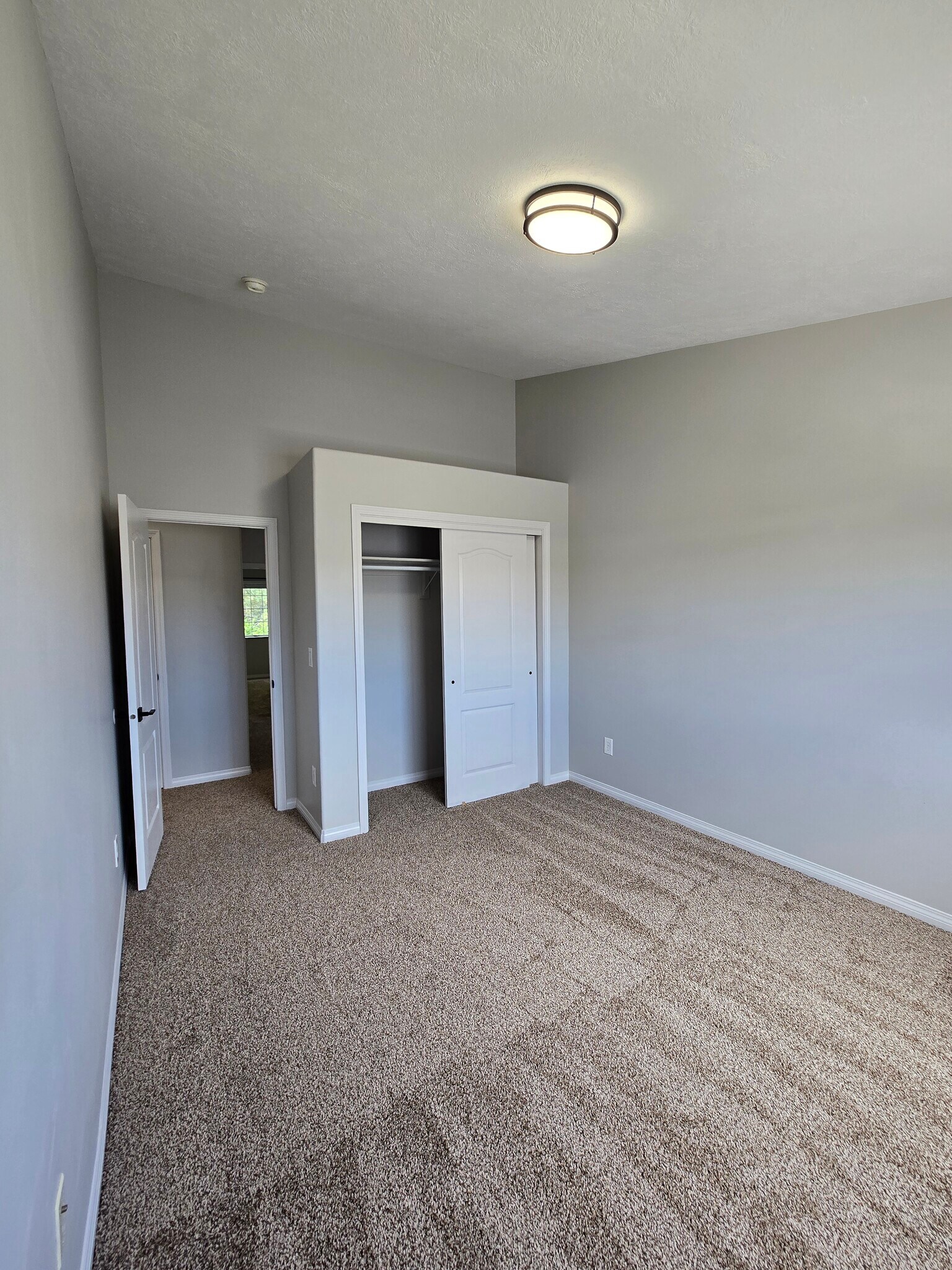 Building Photo - 287 E Rockingham Ct