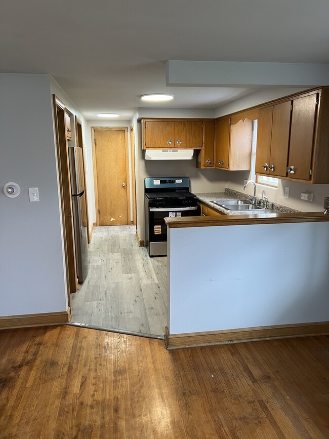 Building Photo - 4148 W 87th St