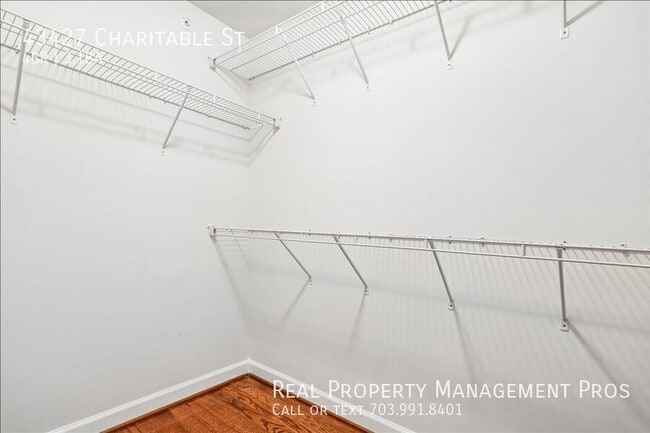 Building Photo - 43427 Charitable St
