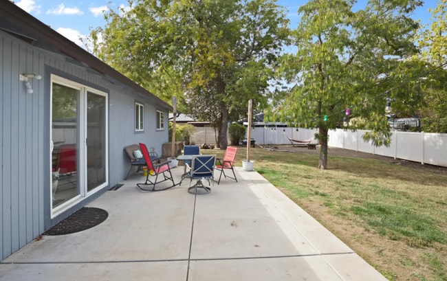 Building Photo - 990 Janes Rd