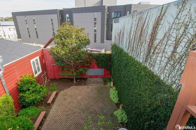 Building Photo - 923 Treat Ave