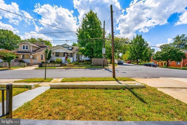 Building Photo - 2800 Upshur St