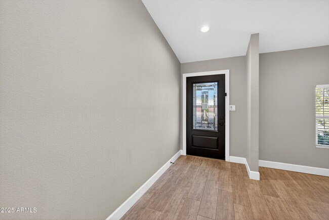 Building Photo - 6833 E Kelton Ln