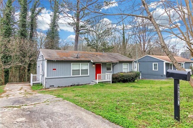 Primary Photo - 2290 Swallow Cir SE