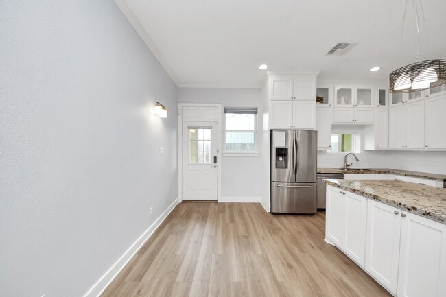 Building Photo - 1320 Dorothy St