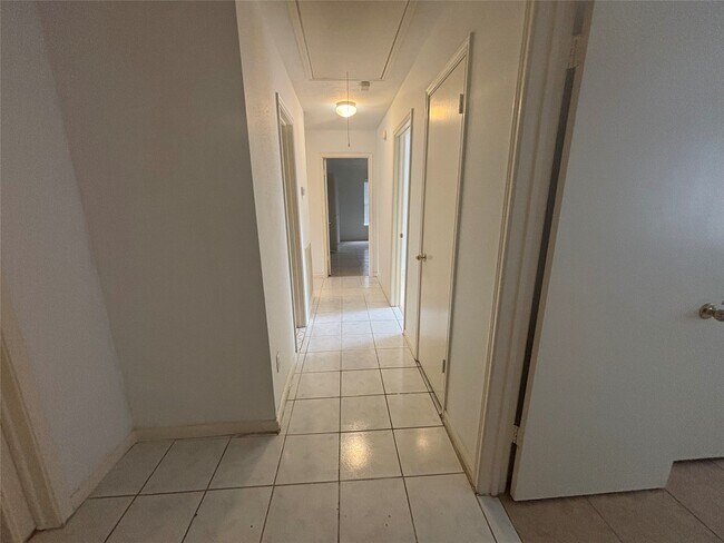 Building Photo - 15803 Mission Estates Ct