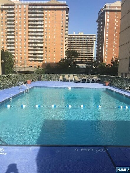 Building Photo - 160 Overlook Ave