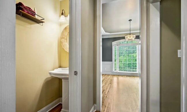 Building Photo - 732 Glass St NW