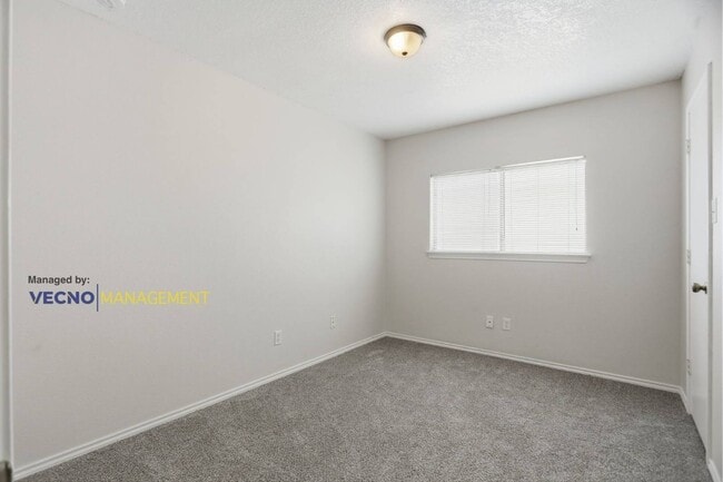 Building Photo - 8138 Elktree Pass