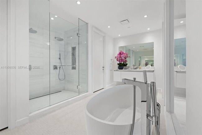 Building Photo - 700 NE 26th Terrace