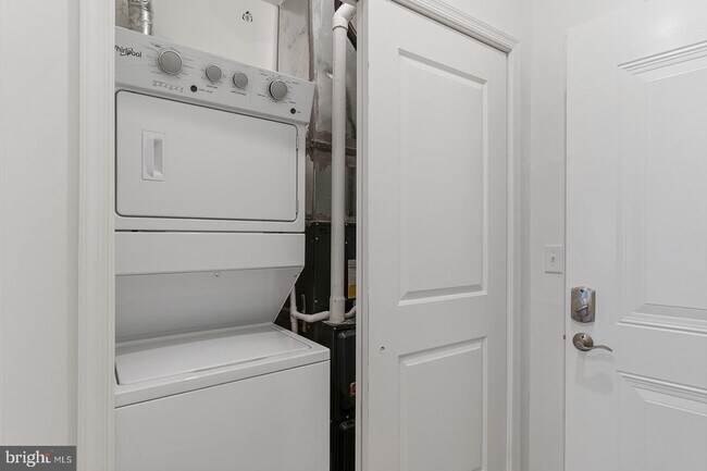 Building Photo - 980 N Marshall St