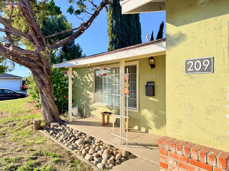 Building Photo - 209 Grant Ct