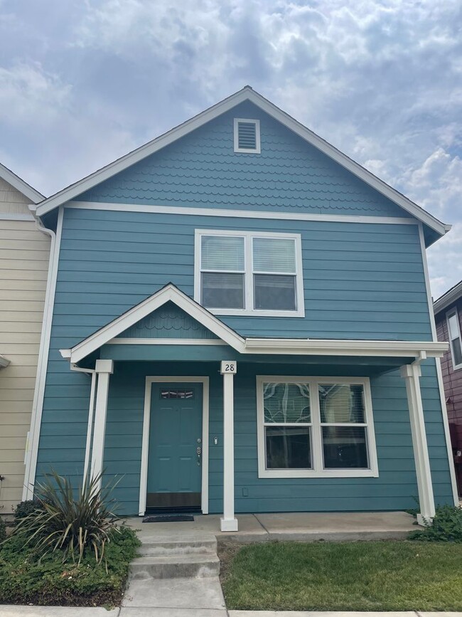 Building Photo - Updated 3 Bed 2 Bath Townhome Located at H...